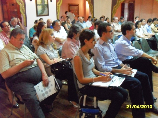 Vista de los participantes del lanzamiento